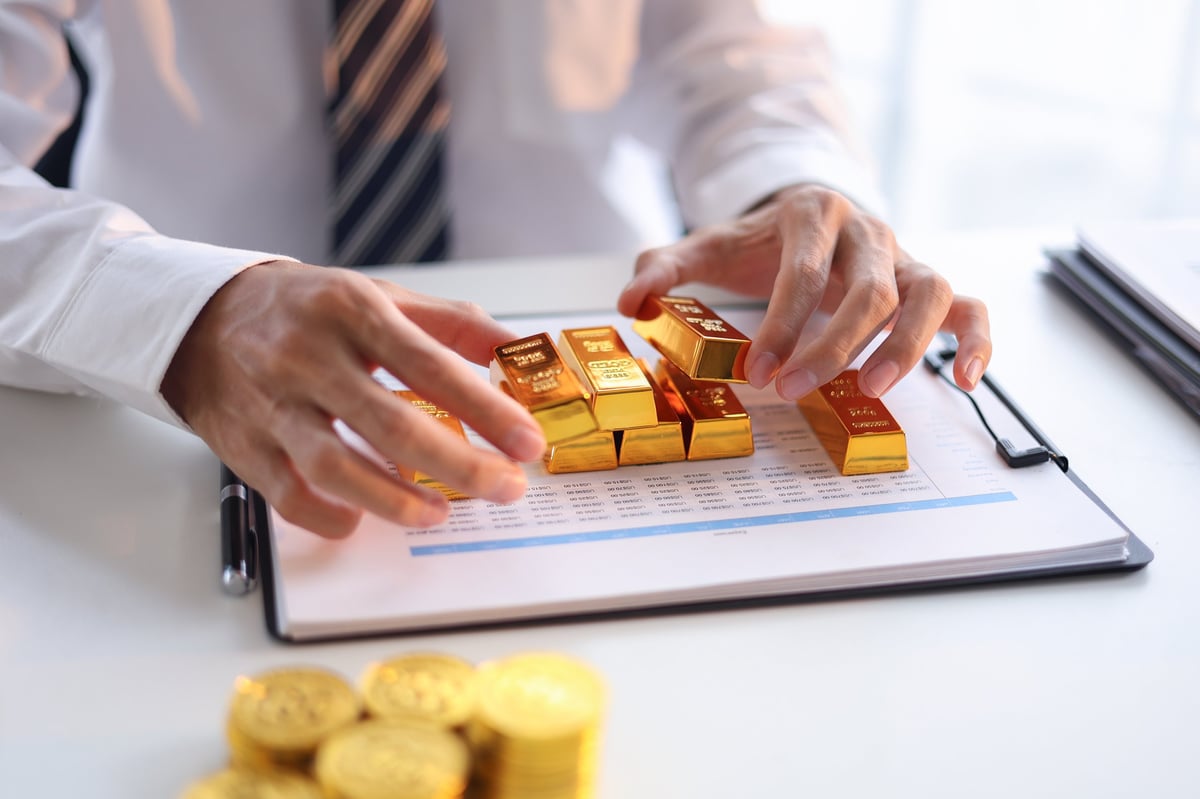 Gold Trading Businessman invest in trading gold